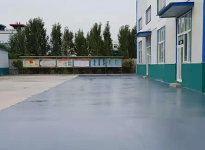 武汉彩色路面喷涂翻新的材料对冬季